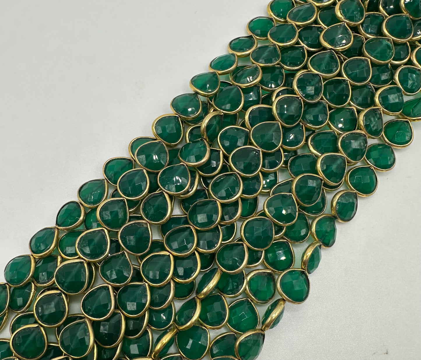 Green onyx facetted heart bezel