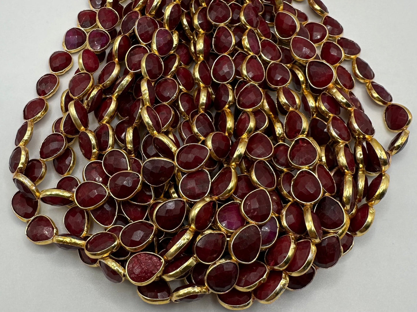 Ruby facetted pear 7x9mm bezel