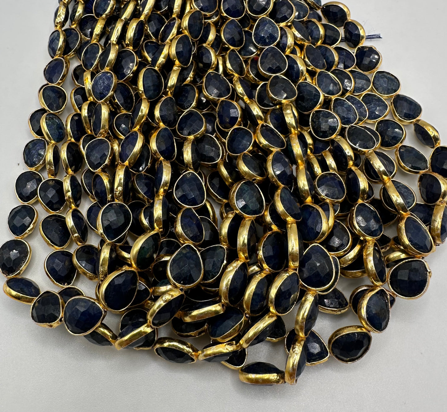 Sapphire facetted pear 7x9mm bezel