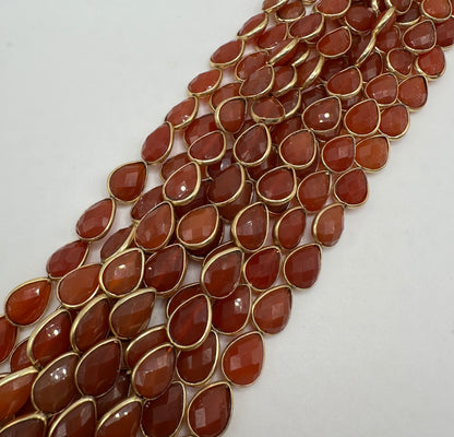 Carnelian facetted pear