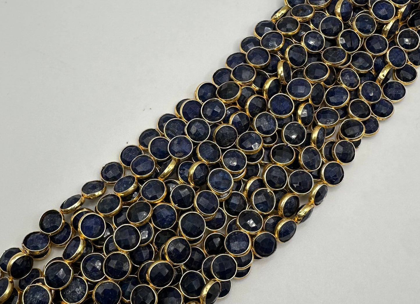 Sapphire facetted cpin 7mm bezel