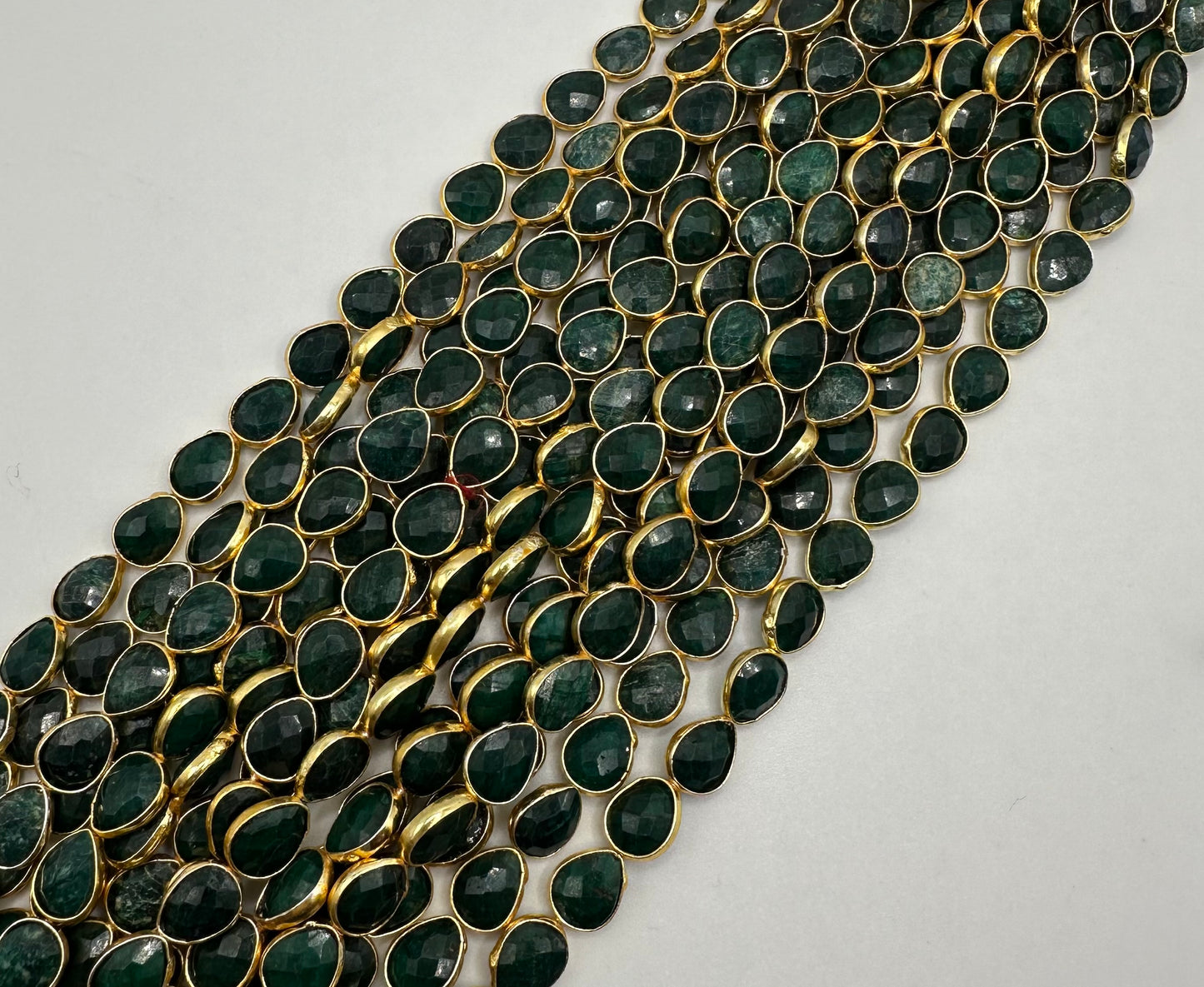 Emerald facetted pear 7x9mm bezel