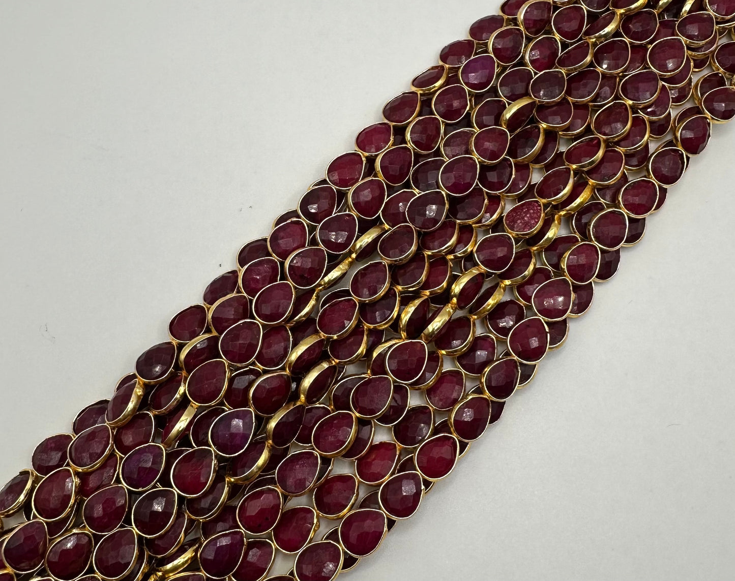 Ruby facetted pear 7x9mm bezel