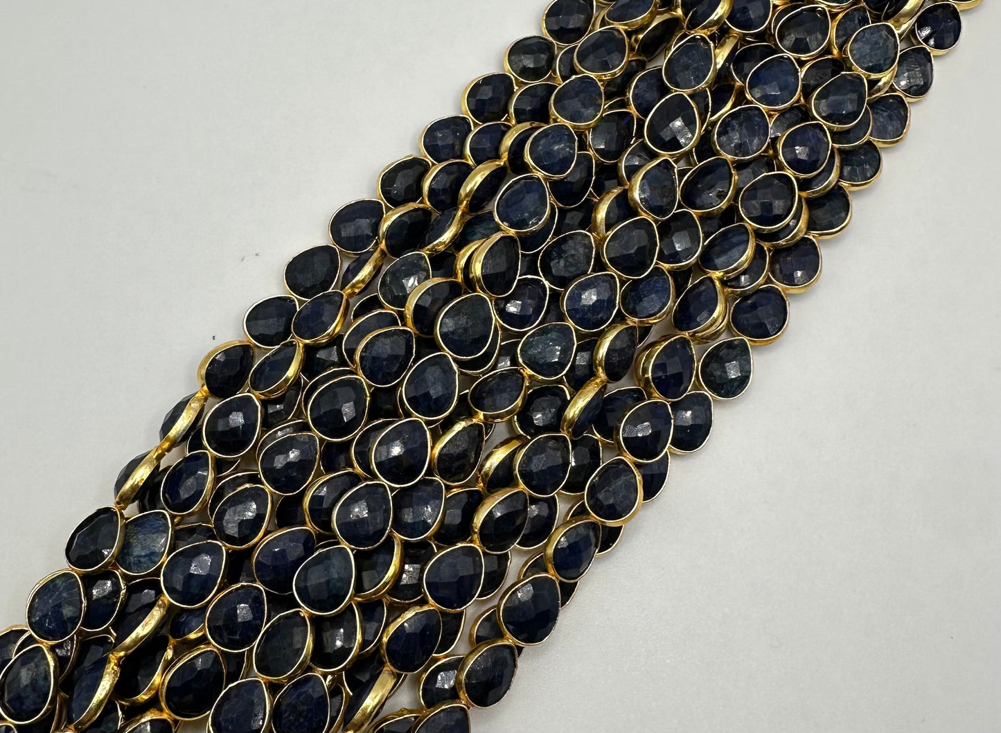 Sapphire facetted pear 7x9mm bezel