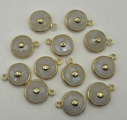 Rainbow moonstone 925 Vermei bezel with CZ pendent