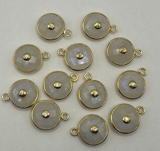 Rainbow moonstone 925 Vermei bezel with CZ pendent